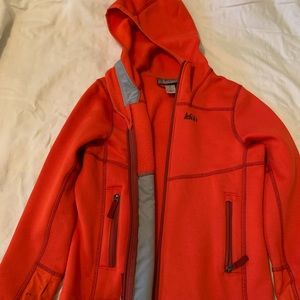 REI boys soft layer jacket size 8.